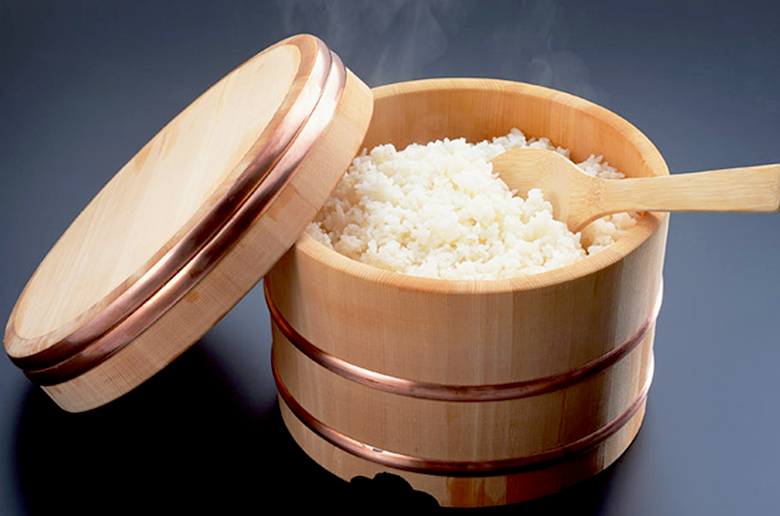 粒立ちと粘りのバランスが取れた新食感で
どんな料理もおいしく引き立ててくれる