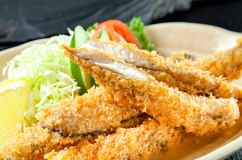 北海道産の真ホッケをステック状にカット
骨がないので簡単に調理できる!