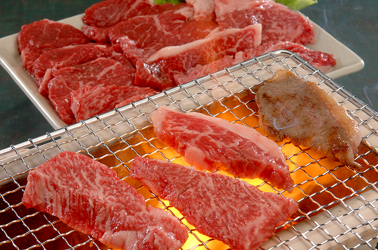 赤身の持つおいしさと脂肪の香りが絶妙に溶けあう
神戸ビーフの焼肉用セット