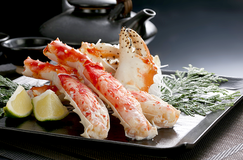 大満足のボリューム!
1kgの大型タラバ蟹脚をボイル