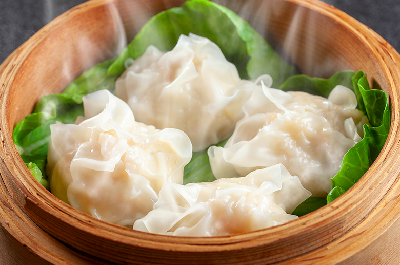 ほたての風味豊かな
濃厚クリームソースがあふれ出る